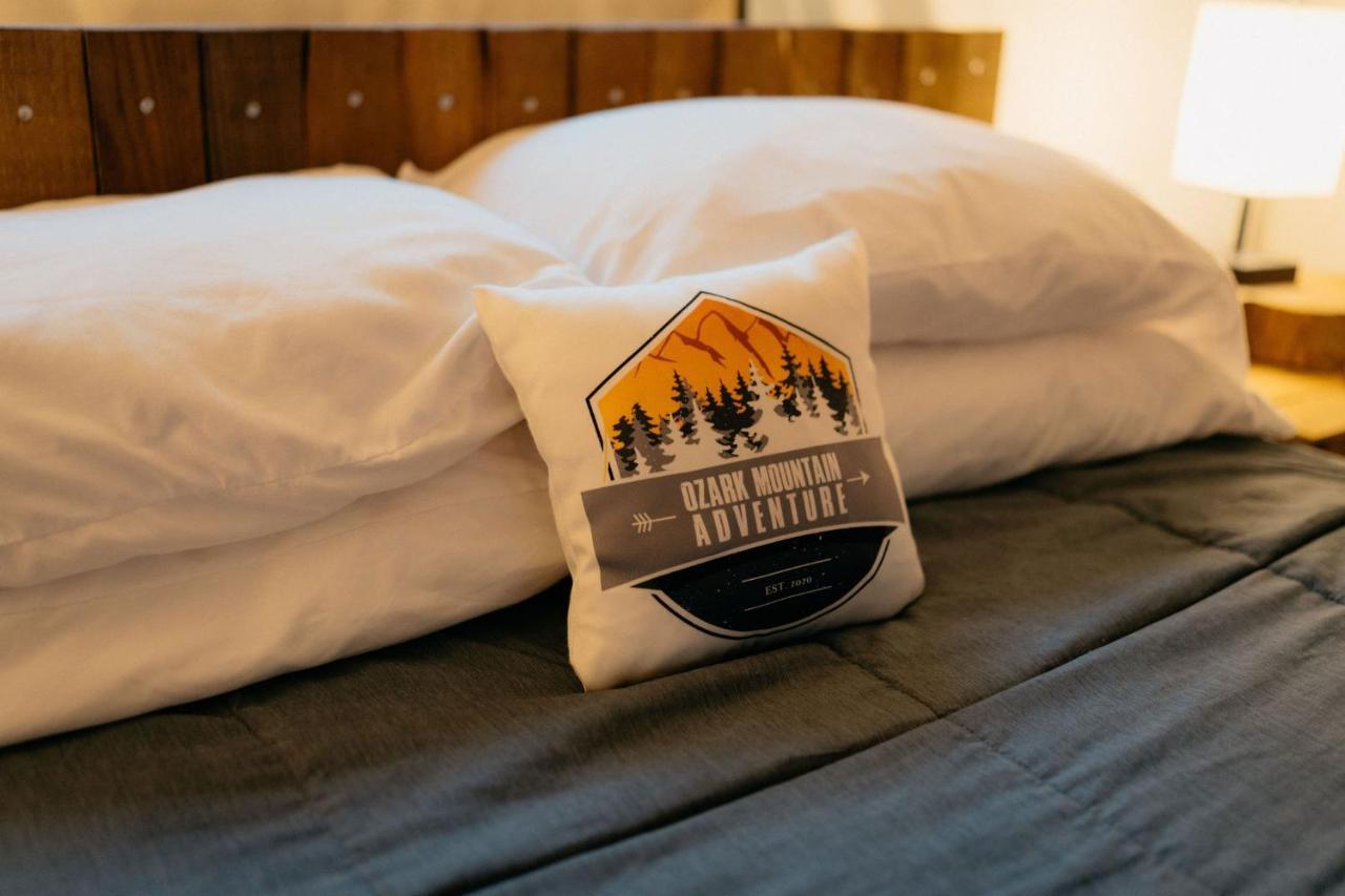 Treehouse Cozy Glamping Site Hotel Branson Exterior photo